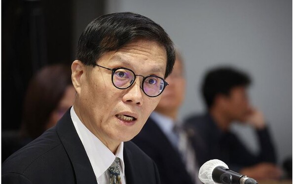 [기재위국감]이창용 "집값·가계대출 고민에 피벗 늦췄다"