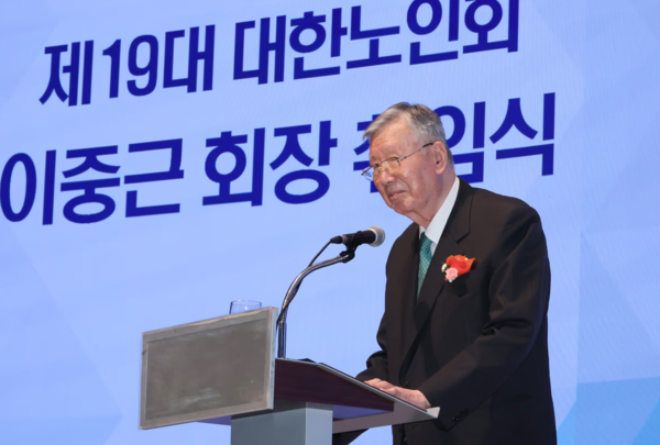 [특별기획-천만노인시대②]"노인연령 65세→75세"...이중근 노인회장 파격 제안