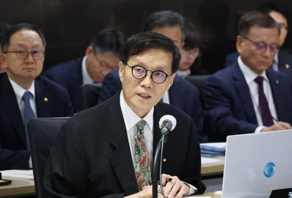[기재위국감]이창용 "경제성장률 2.2~2.3% 예상...당황할 필요없어"