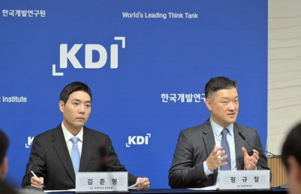 "민간소비 둔화 장기화"...소비 증가율 내년에도 1%대 후반