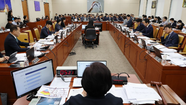 AI기본법·단통법 폐지안, 국회 과방위 법안소위 넘었다