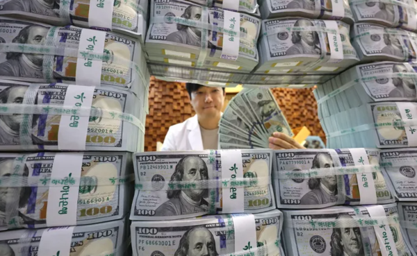 원달러 환율 1400원대 재진입...강달러 현상 등 영향