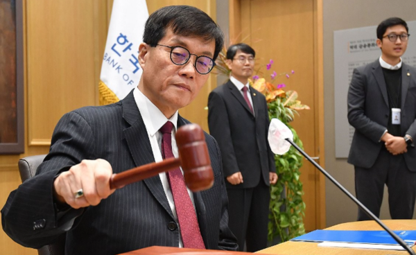 [이슈기획]'트럼프 리스크'에 놀랐나...한은 예상밖 기준금리 '스몰컷'