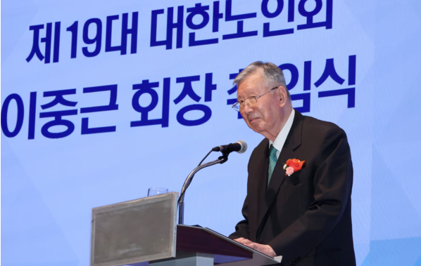 [특별기획-천만노인시대⑤]"일률적 정년연장, 청년세대와 충돌 우려....단계적 시행해야"
