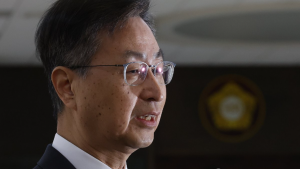 사상 초유의 감사원장 탄핵안 국회 통과...최재해 직무정지