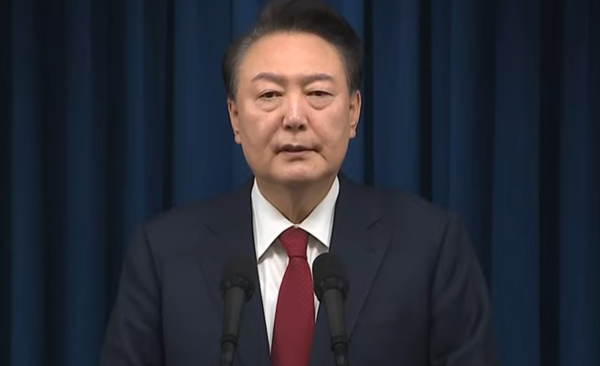 尹, "계엄 후 사흘반만에 사과...임기포함 거취 여당에 일임"