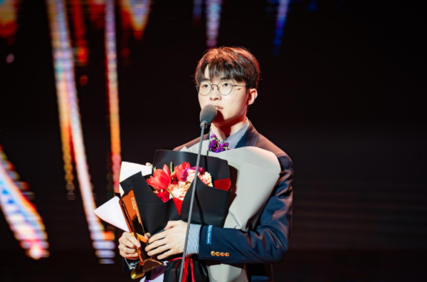 롤드컵 2연패 주역 페이커 이상혁 '2024 LCK어워드' 3관왕 달성