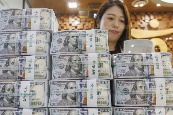 12월 외환보유액 2억달러↑... '환율방어' 속 연말 5년만에 최소치