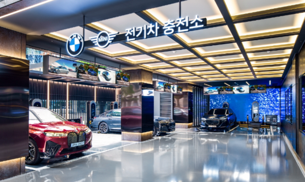 BMW, 전기차 충전기 2125기 구축...올해 600개 더 늘린다