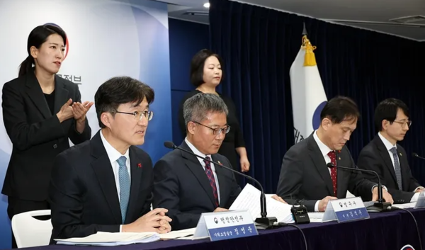 공공부문 AI활용 대폭 늘린다...행안부, "AI대전환' 종합대책 마련"