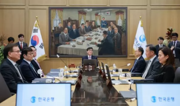 [이슈기획]고환율이 기준금리 인하 막았다...한은, 긴축완화 급제동