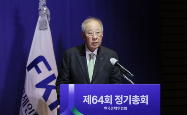 [줌인]한경협 류진 체제 '한번 더'..."벼랑끝 韓경제 성장엔진 재점화 노력"