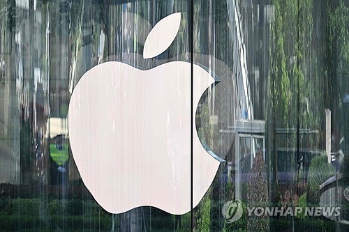 ‘AI 지각생’ 애플, 생성형 AI 시장에 뒤늦은 합류…다윗일까 골리앗일까