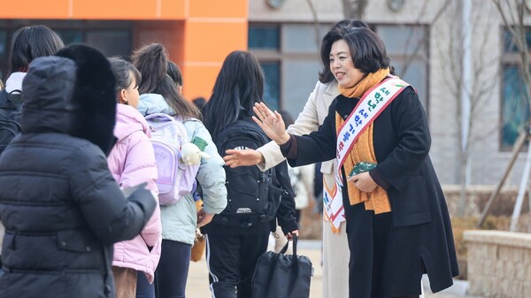 과천시, 지식정보타운 어린이보호구역 방호울타리 전면 교체…보행 안전성 강화