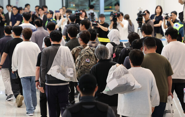 미국 조지아주 구금 한국인 근로자들, 인천공항 통해 귀국