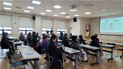 서초구, '디지털 장벽 해소' 어르신 대상 모바일 지방세 납부 강좌 운영